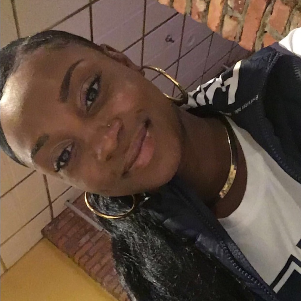 Meet your Posher, Khadejia